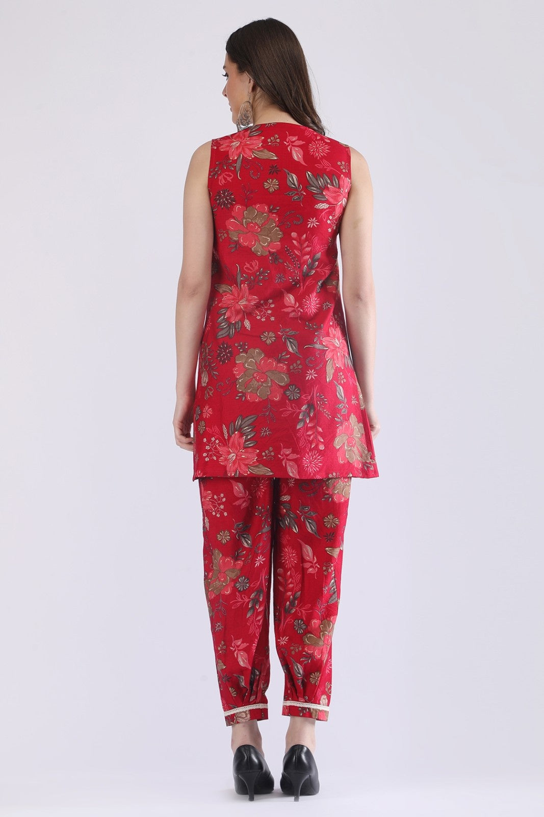 Stylish Sleeveless Cotton Co-ord Set for Women – Pink Floral Kurta with Pants