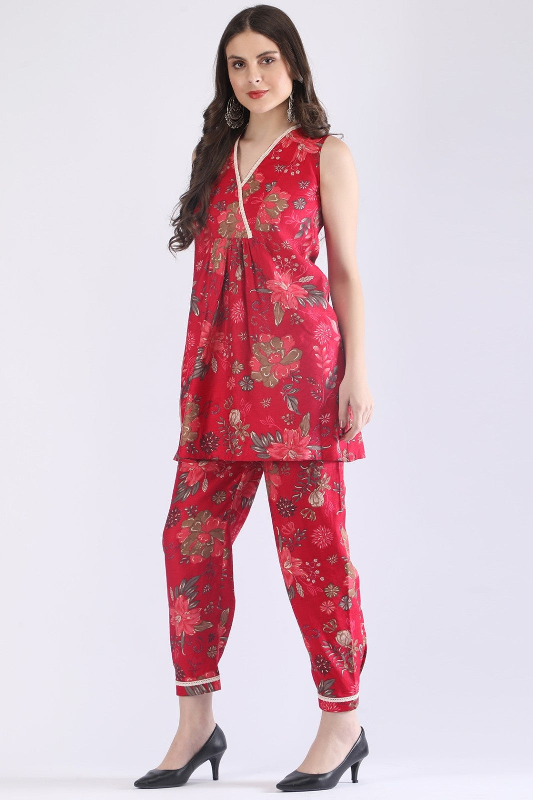 Stylish Sleeveless Cotton Co-ord Set for Women – Pink Floral Kurta with Pants