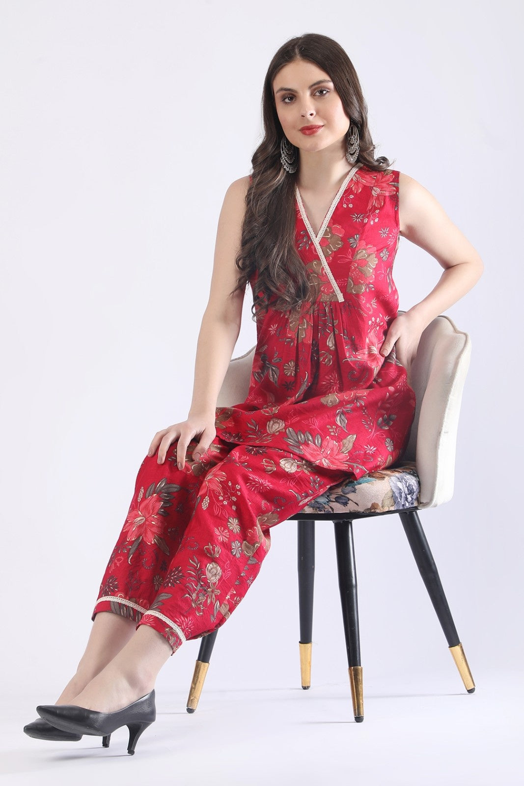 Stylish Sleeveless Cotton Co-ord Set for Women – Pink Floral Kurta with Pants