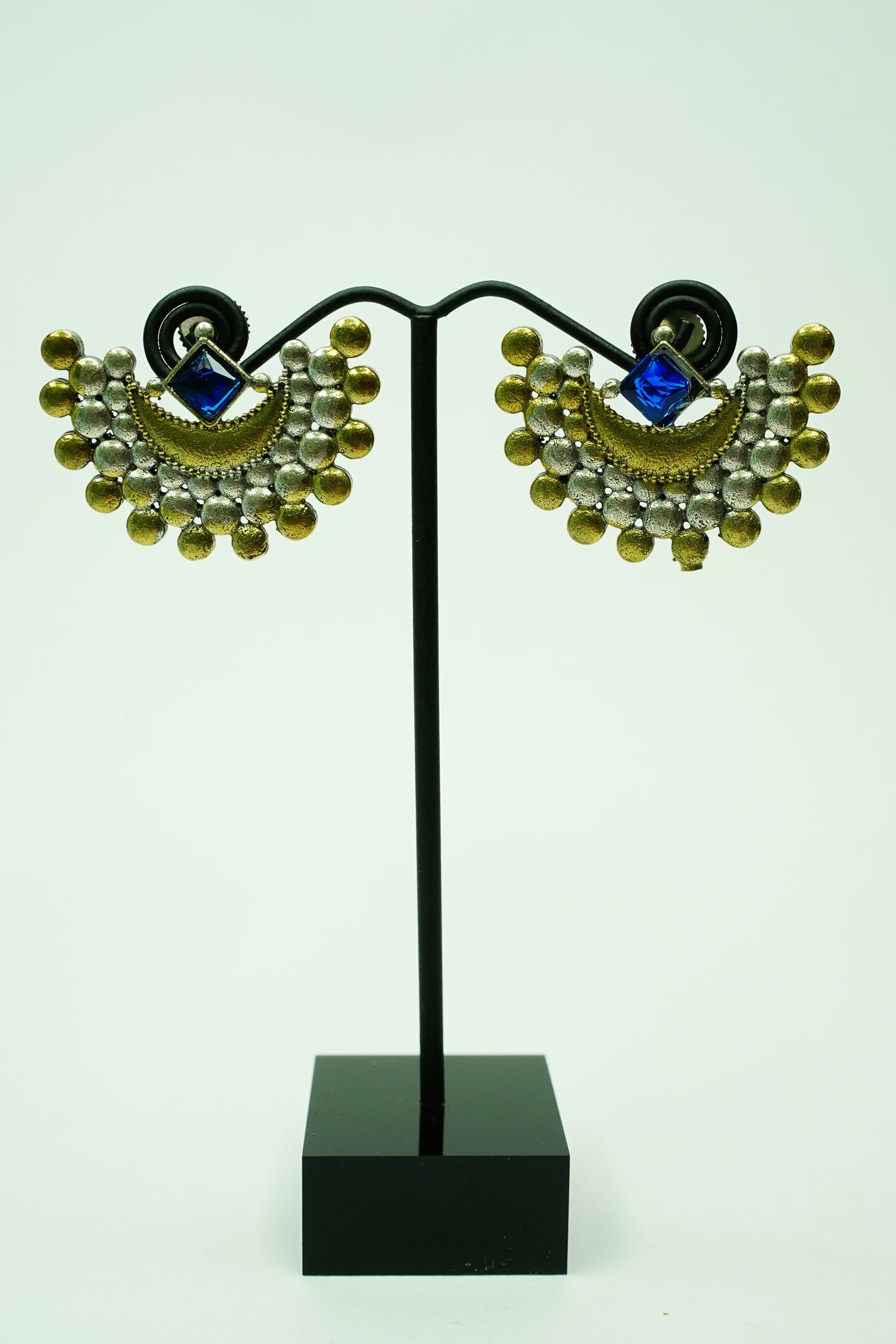 Neelika Antique Stud Earrings – Black & Blue