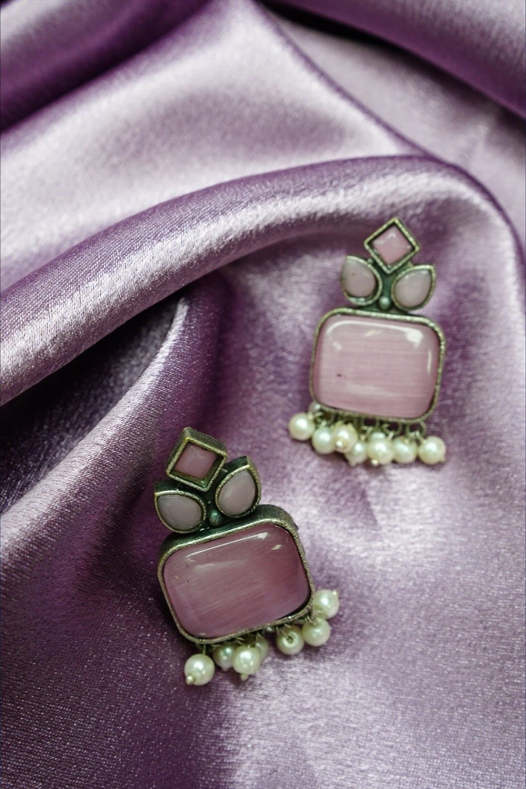 Elegant brass boho studs-pink
