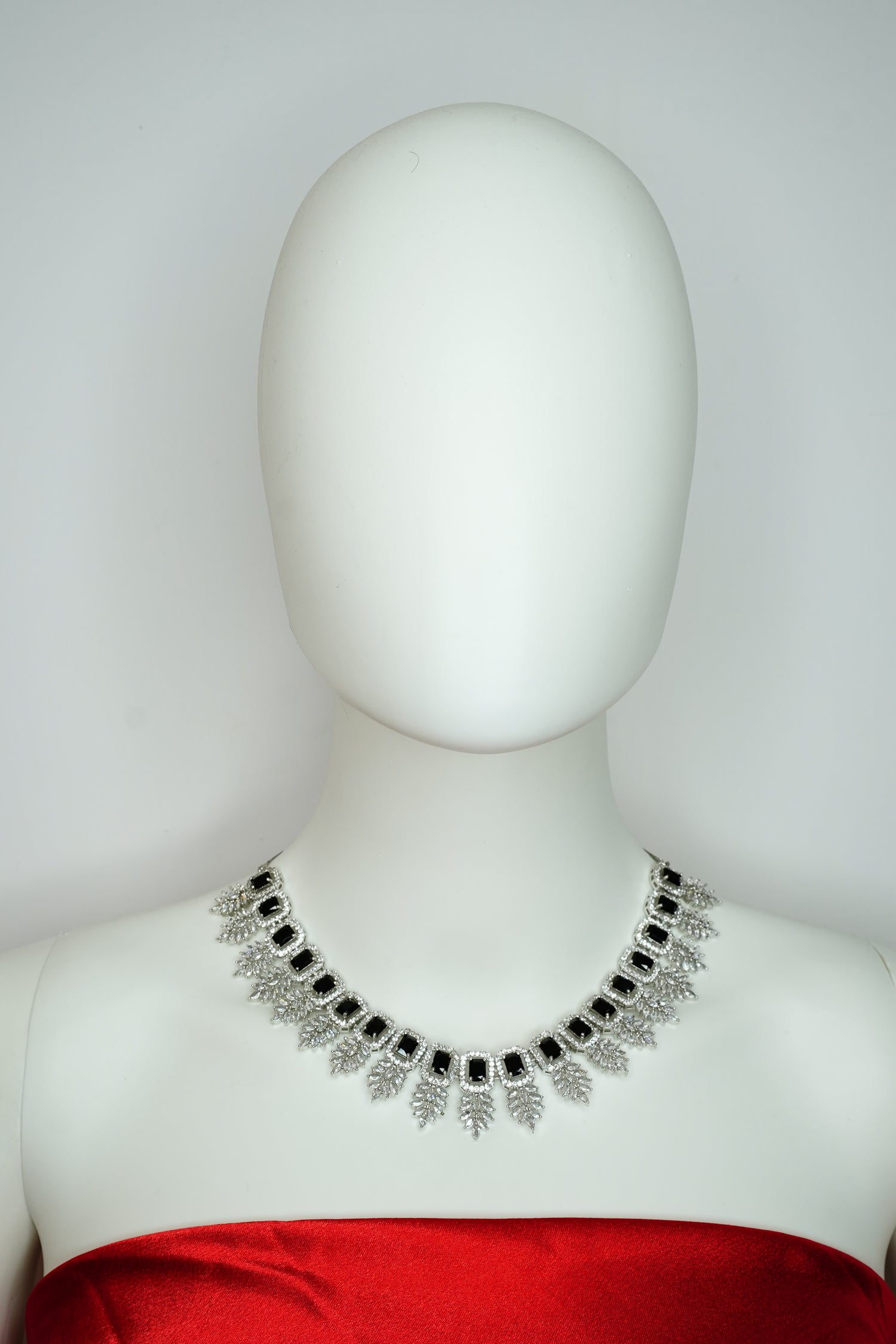 Midnight Leaf Elegance Necklace Set