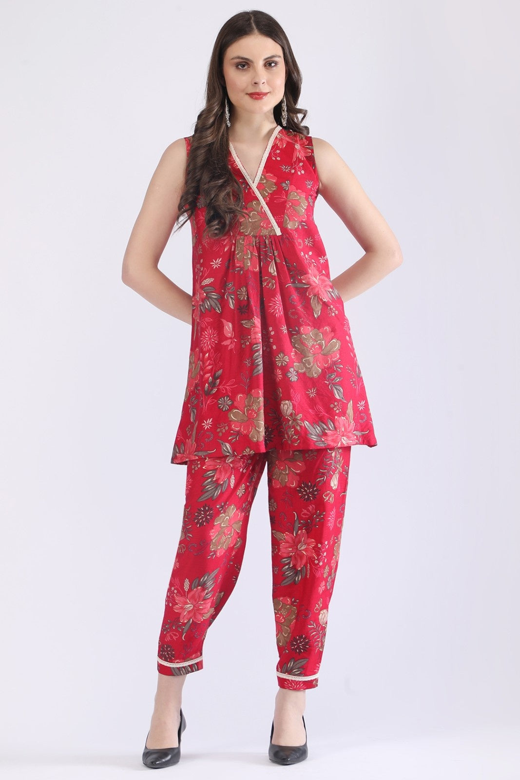 Stylish Sleeveless Cotton Co-ord Set for Women – Pink Floral Kurta with Pants