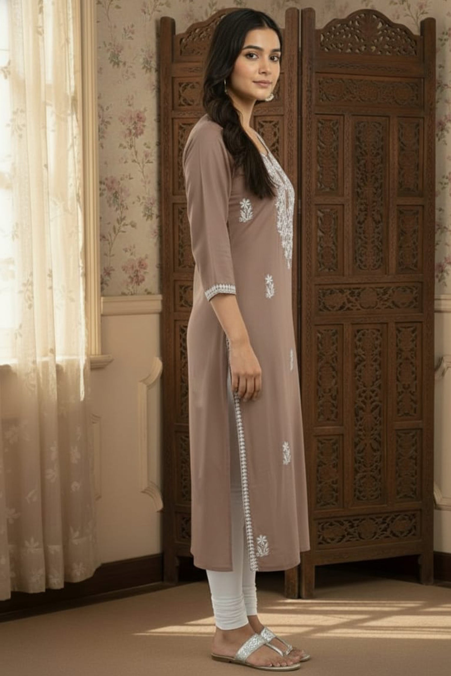 Royal Grace Embroidered Straight Kurta