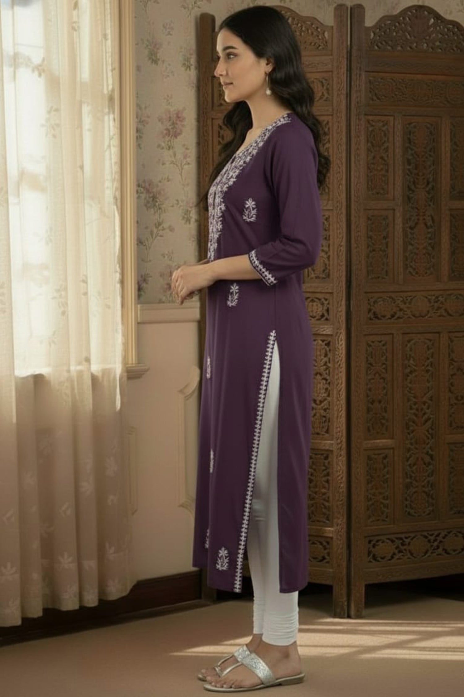 Royal Grace Embroidered Straight Kurta