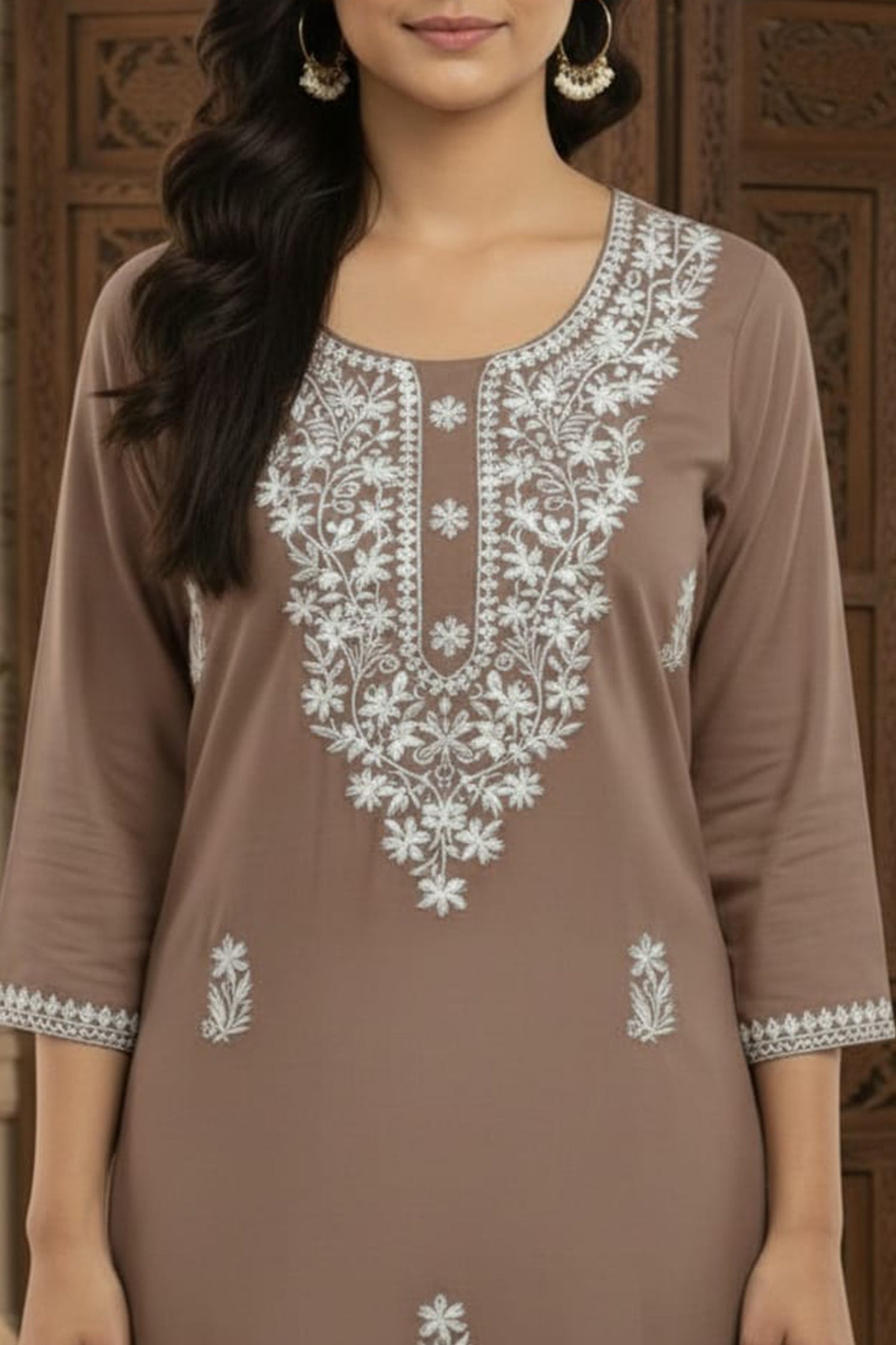 Royal Grace Embroidered Straight Kurta