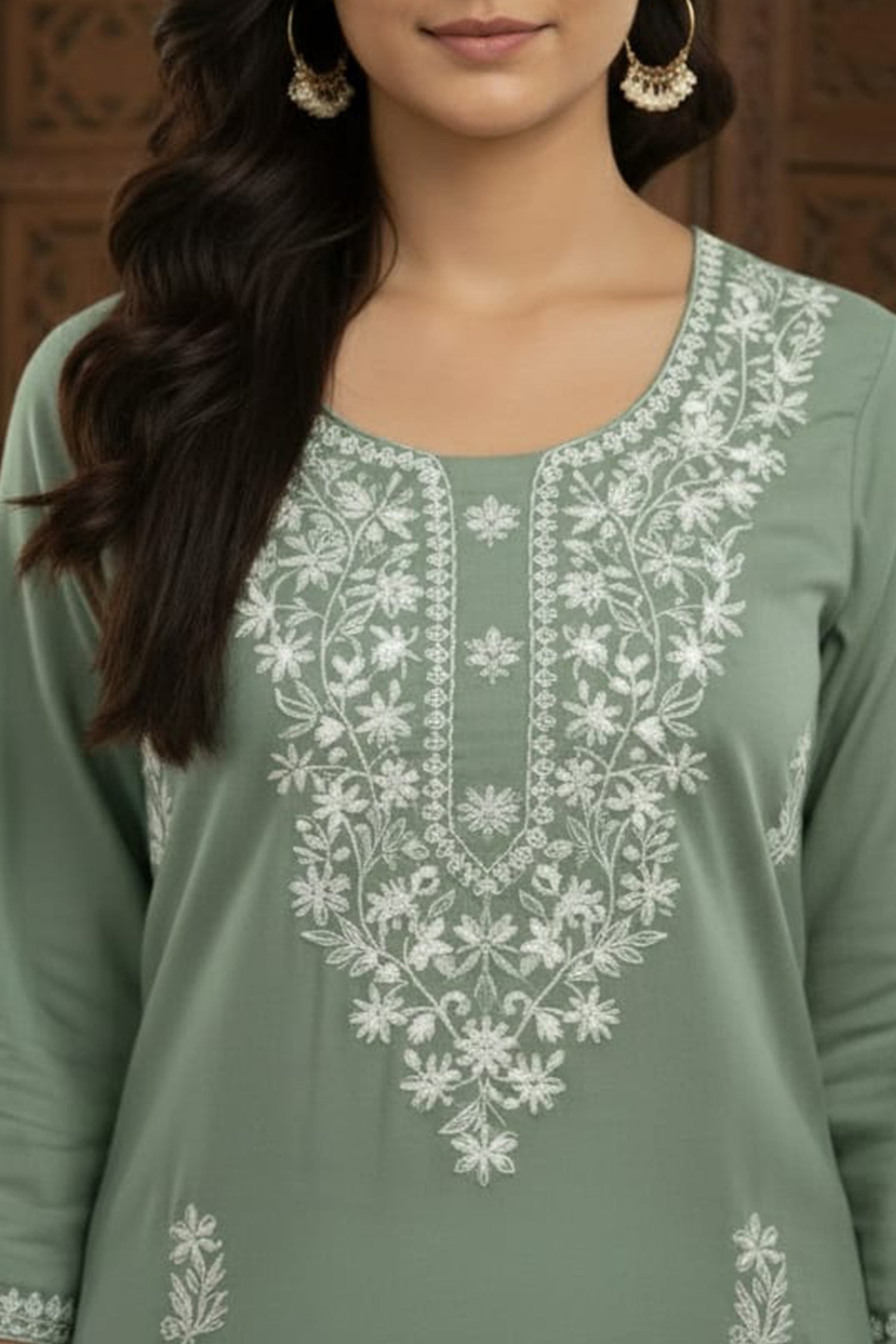 Royal Grace Embroidered Straight Kurta