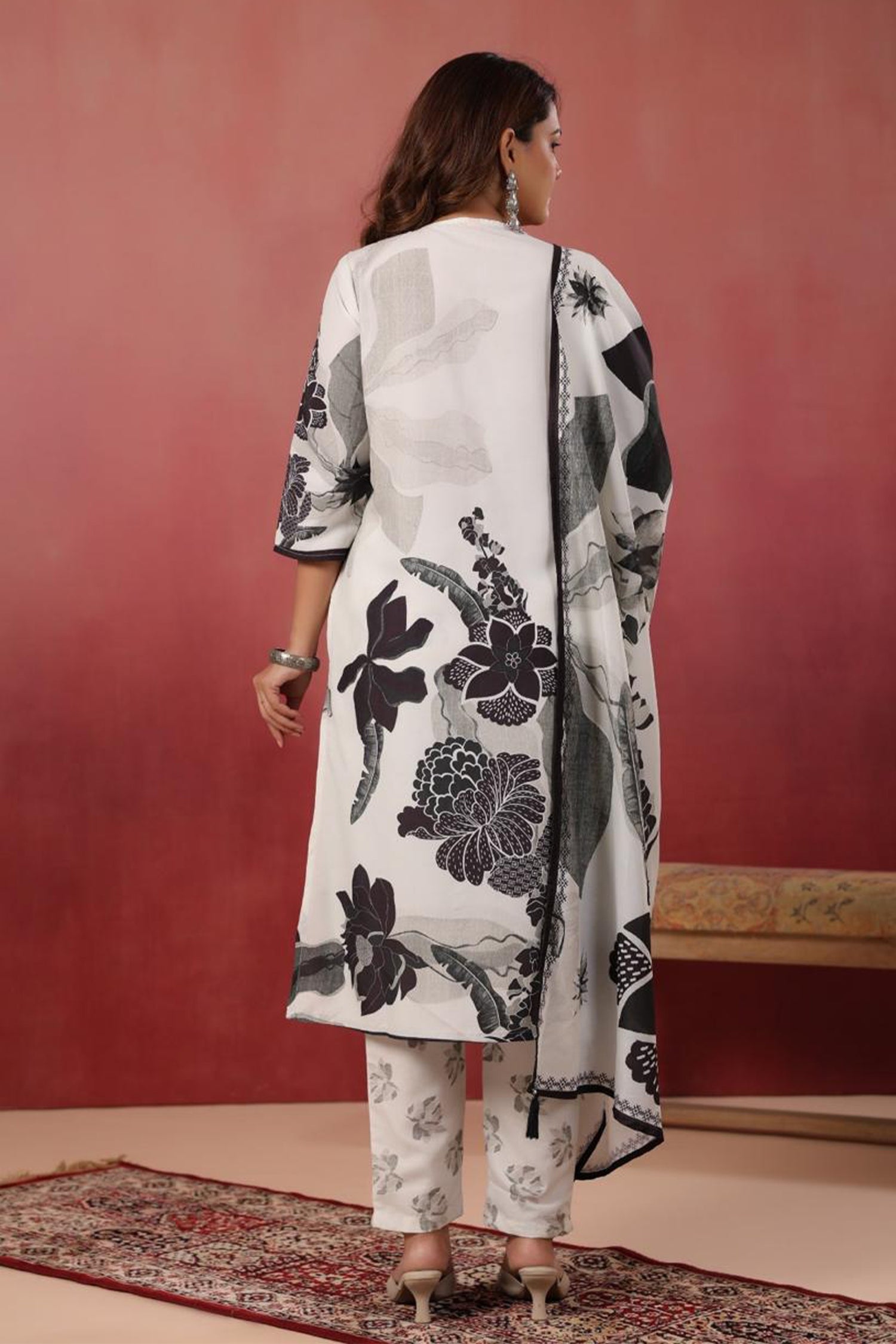 Women White & Black Floral Printed Kurta Set with Dupatta | Straight Fit Kurta Pant Set | Ethnic Wear for Women